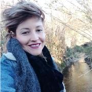 Profesora de inglés particular ofrece cursos didácticos de nivelación a niños de primaria y secundaria. También se dan clases particulares a mayores de conversación, nivel intermedio